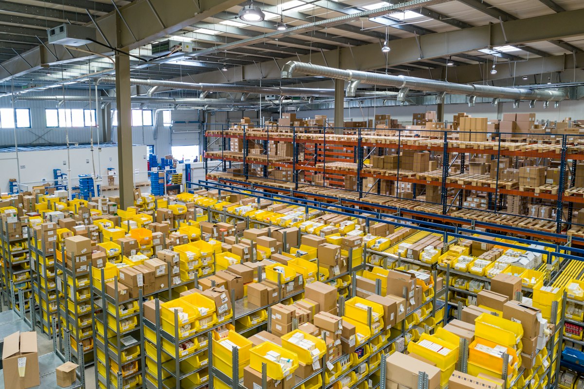 Automated industrial logistics warehouse